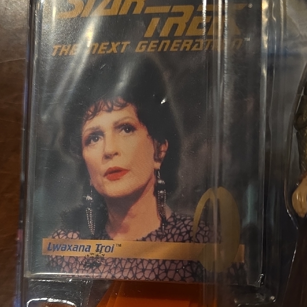 Star Trek The Next Generation Lwaxana Troi Action Figure - Brown and Gold - Picture 3 of 6